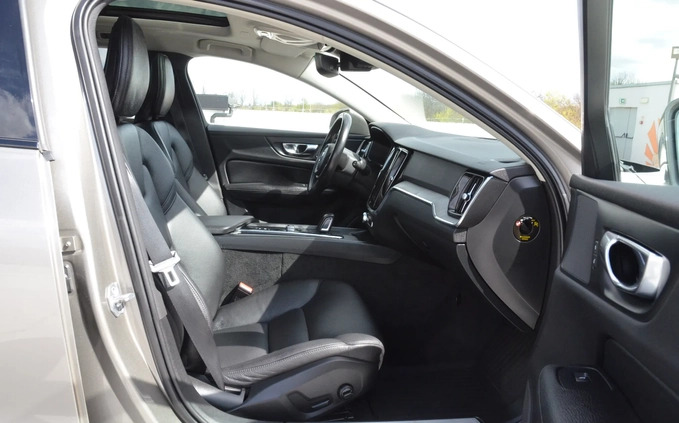 Volvo V60 Cross Country cena 135900 przebieg: 175000, rok produkcji 2021 z Zabrze małe 781
